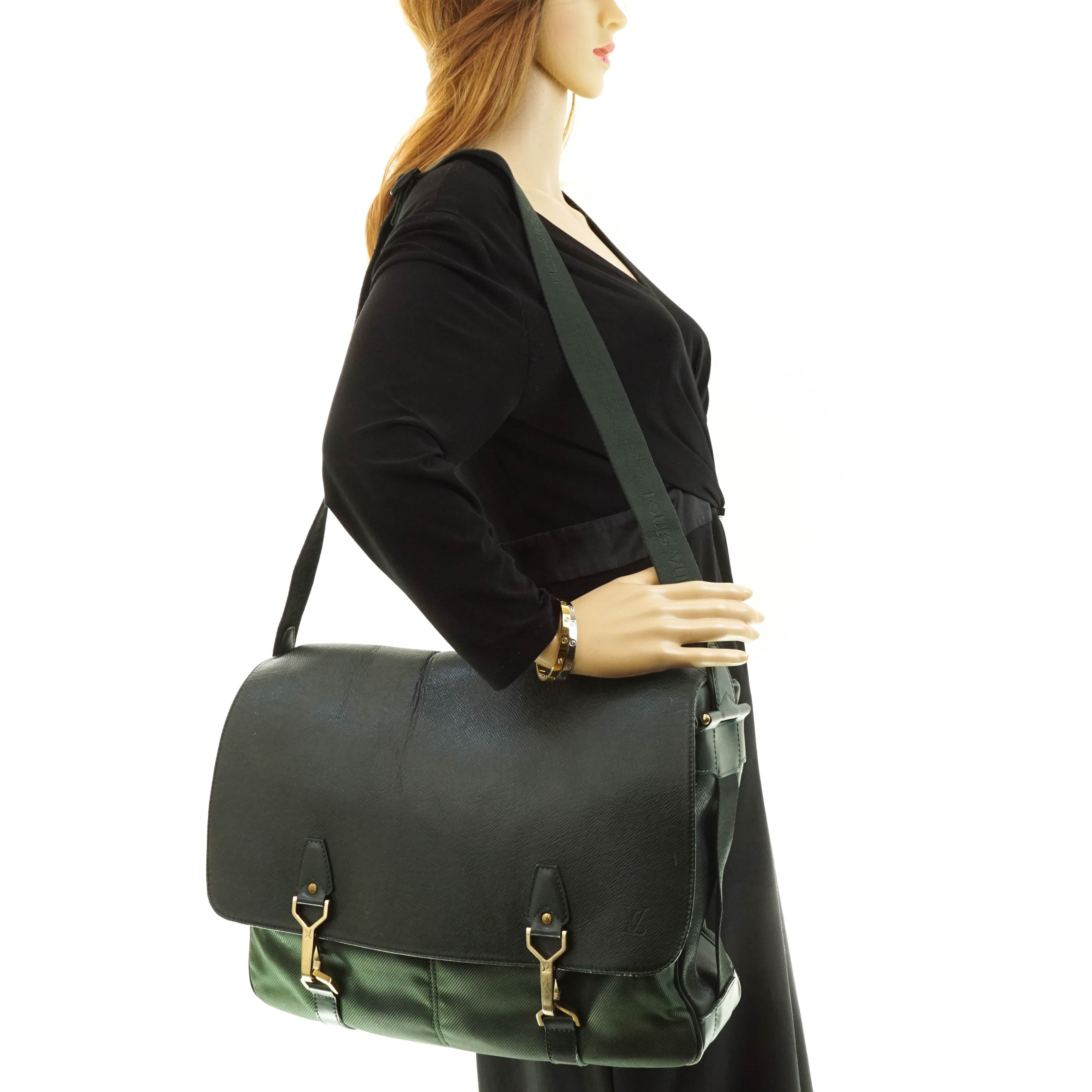 Louis Vuitton Taiga Messenger Bag
