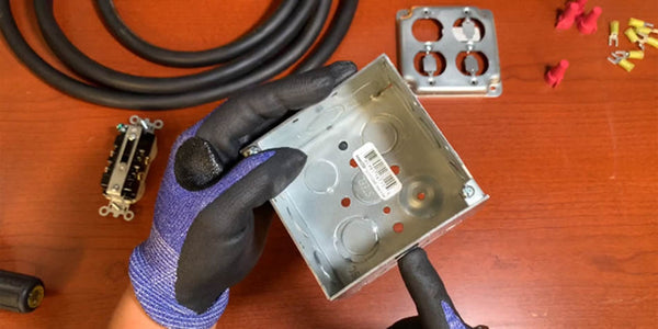 アウトレットボックス穴をあける