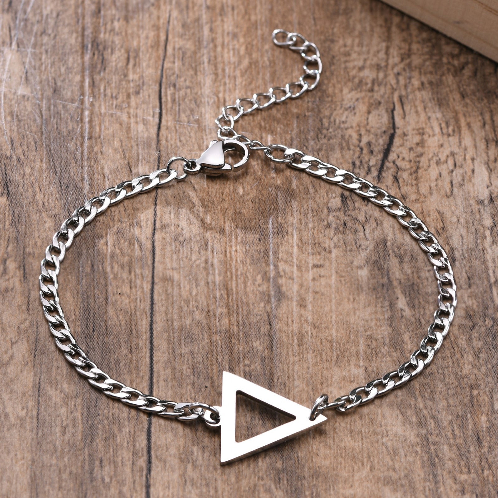 TRIANGLE BRACELET