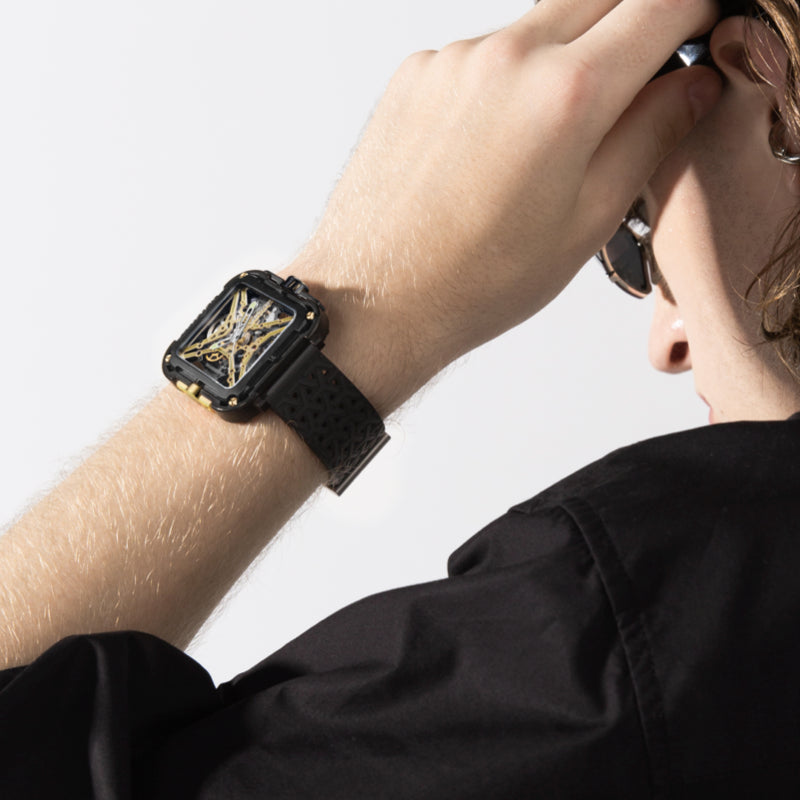 With the full-hollow design, you can truly understand the beauty and charm of a mechanical watch.