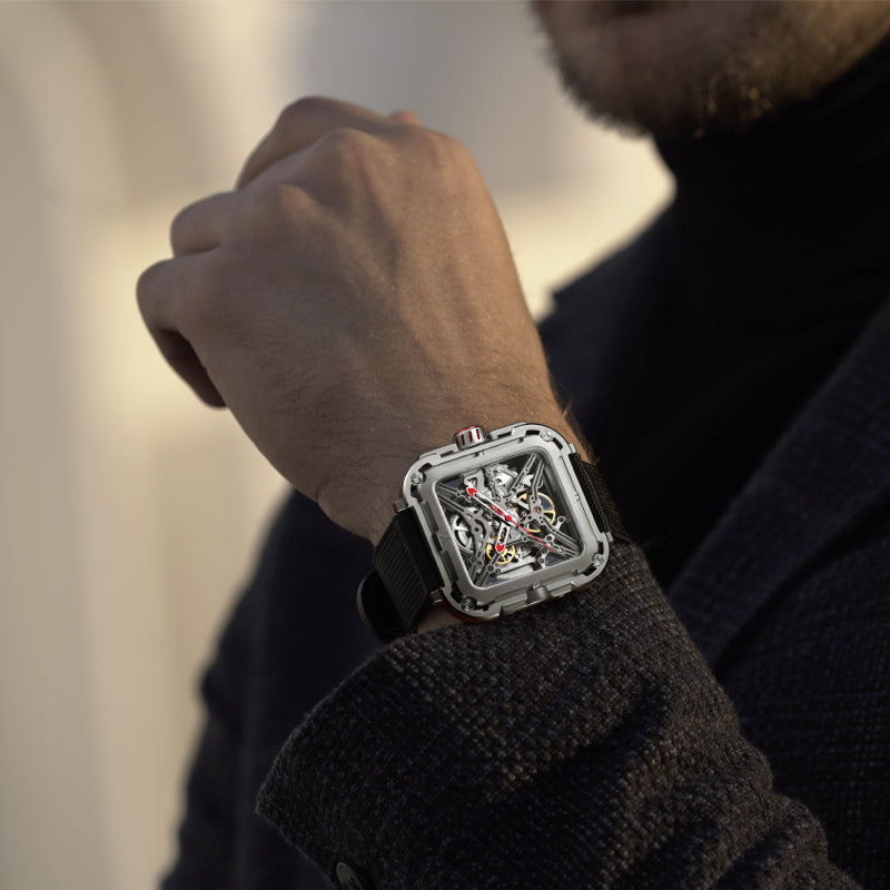 With the full-hollow design, you can truly understand the beauty and charm of a mechanical watch.