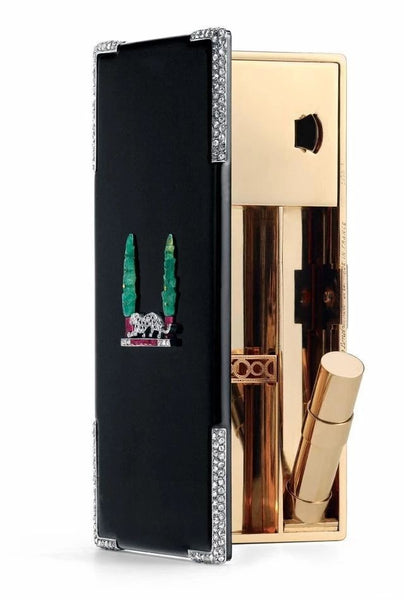In 1917, Louis Cartier made a cigarette case for Jeanne Toussaint