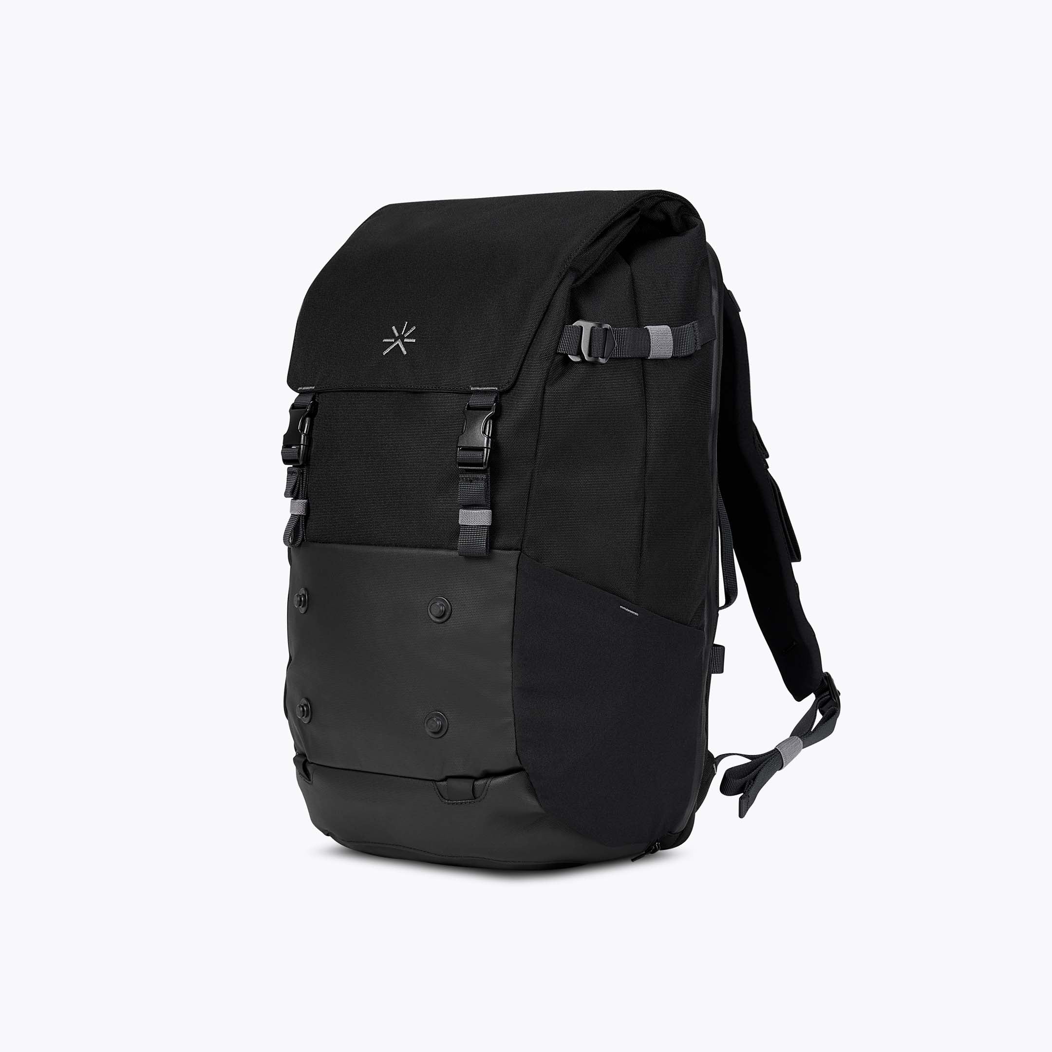 Shell Backpack Core Black + Wardrobe + FidLock? Pouch Core Black