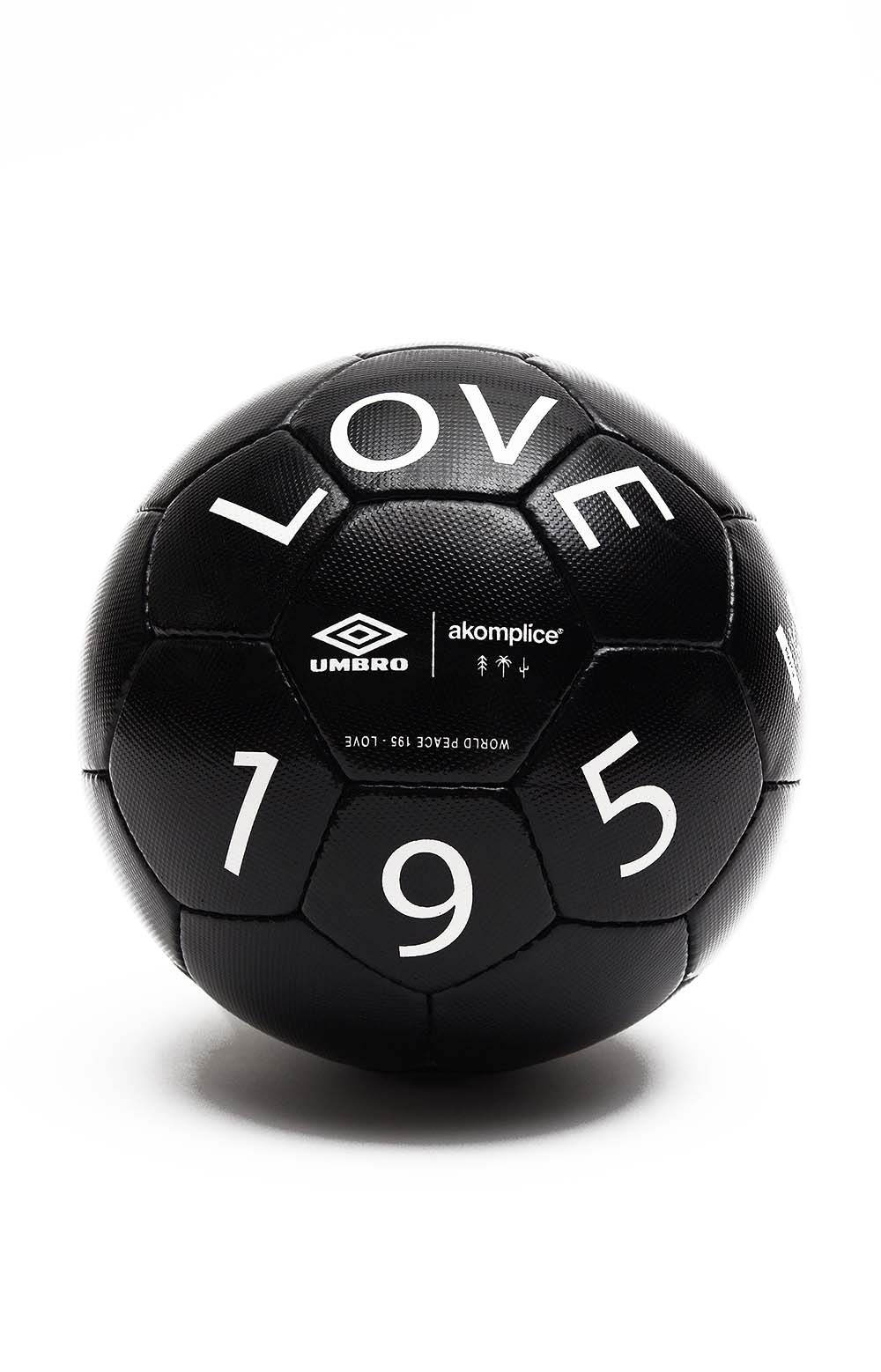  x Umbro Love & Peace Futbol 