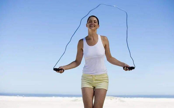 フィットネスバイクと縄跳びとランニング、ダイエットには有酸素運動のどれがいいか