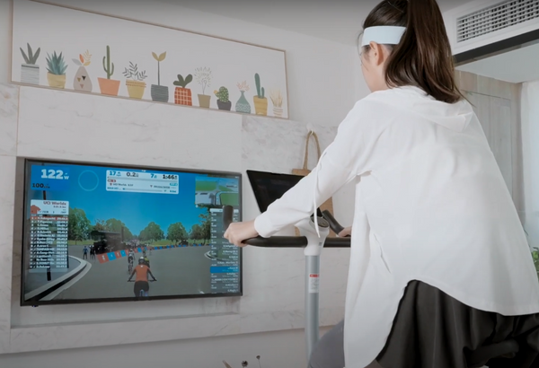 フィットネスバイクと水泳でダイエット、どちらがより多くのエネルギーを消費するのか