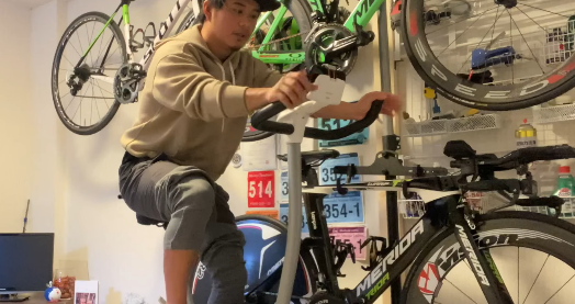 エアロバイクたっぷり脂肪燃焼!楽しくフィットネスしましょう!