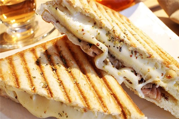 サンドイッチは焼いて食べる