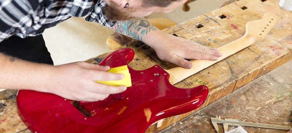 Refinishing guitar body using Fastplus abrasives