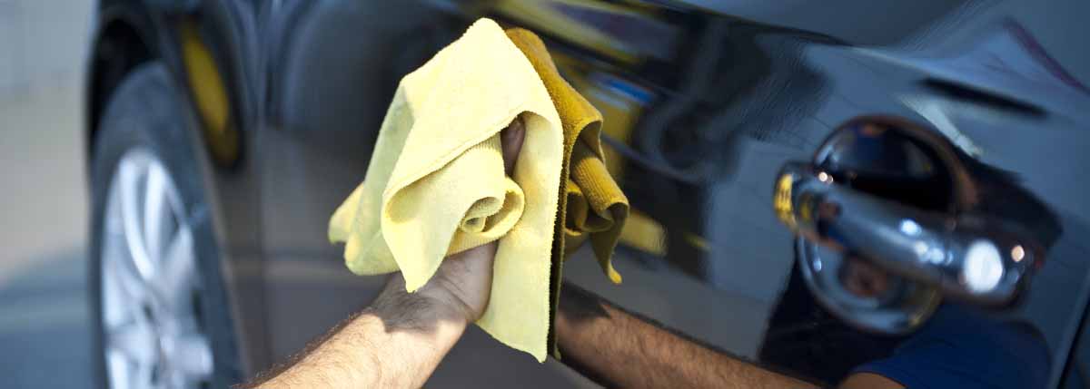 Ihr Auto für die Ausbesserung des Lacks vorbereiten