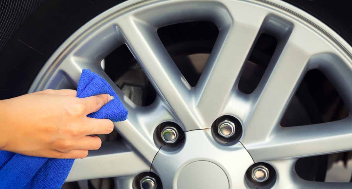 Oxydation von Aluminiumfelgen entfernen