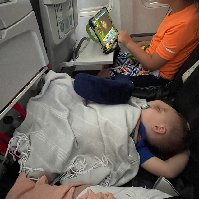 toddler sleep on the kids airplane seat extender