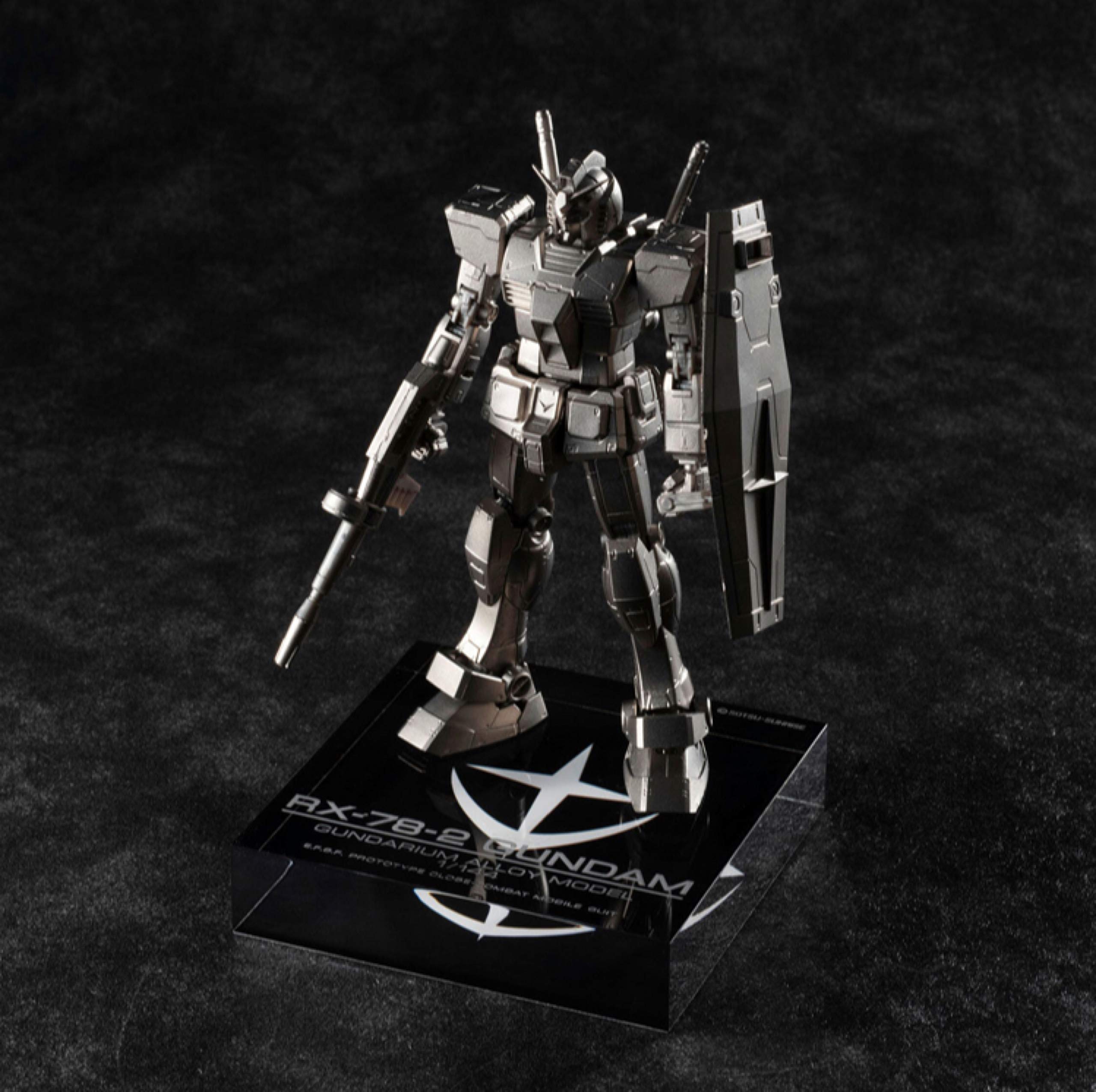 GUNDARIUM ALLOY MODEL 1/144 RX-78-2 GUNDAM Kit GUNPLA 40th ANNIV. Action Figure