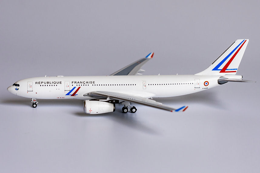 French - Air Force / Airbus A330-200 / F-UJCS / 61028 / 1:400