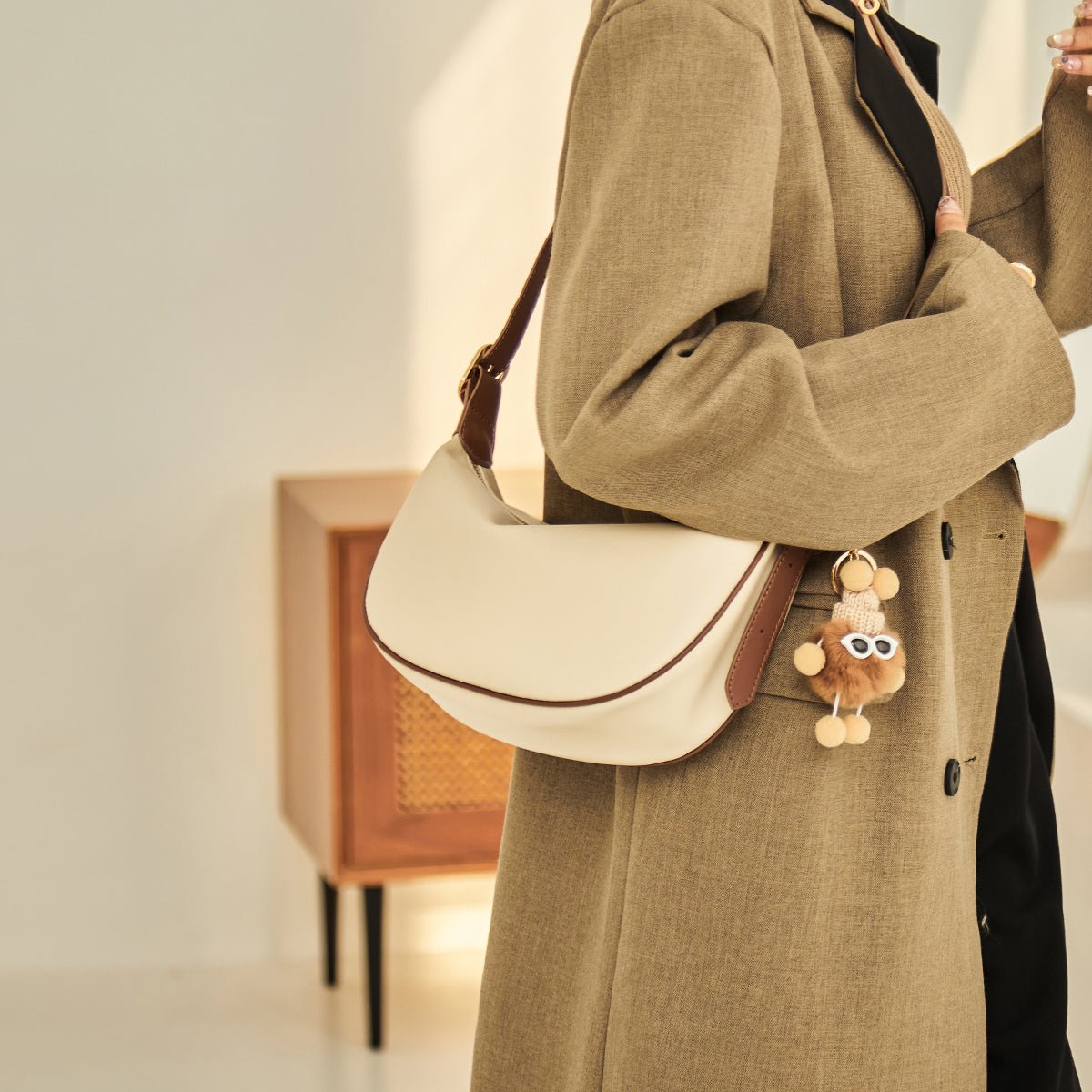 Beige Classic Isabella Leather Shoulder Bag