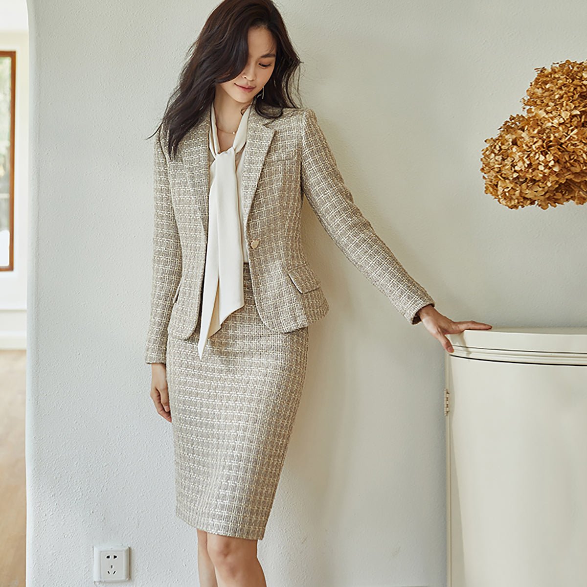 Feminine Lapel Blazer and Pencil Skirt Set in Beige