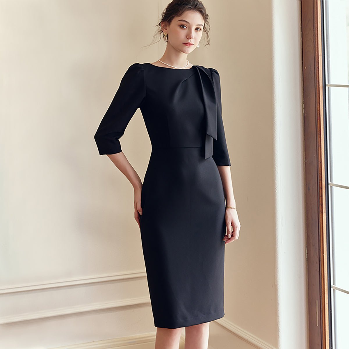 Pretty Knee-Length Black Dress