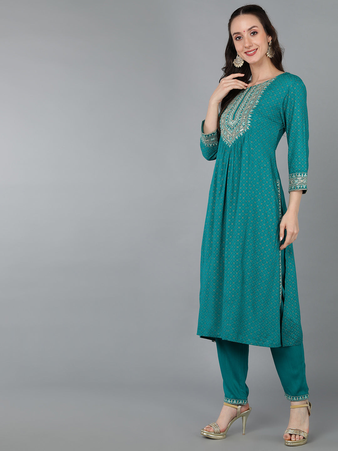 Ahika Women Viscose Rayon Yoke Design Kurta