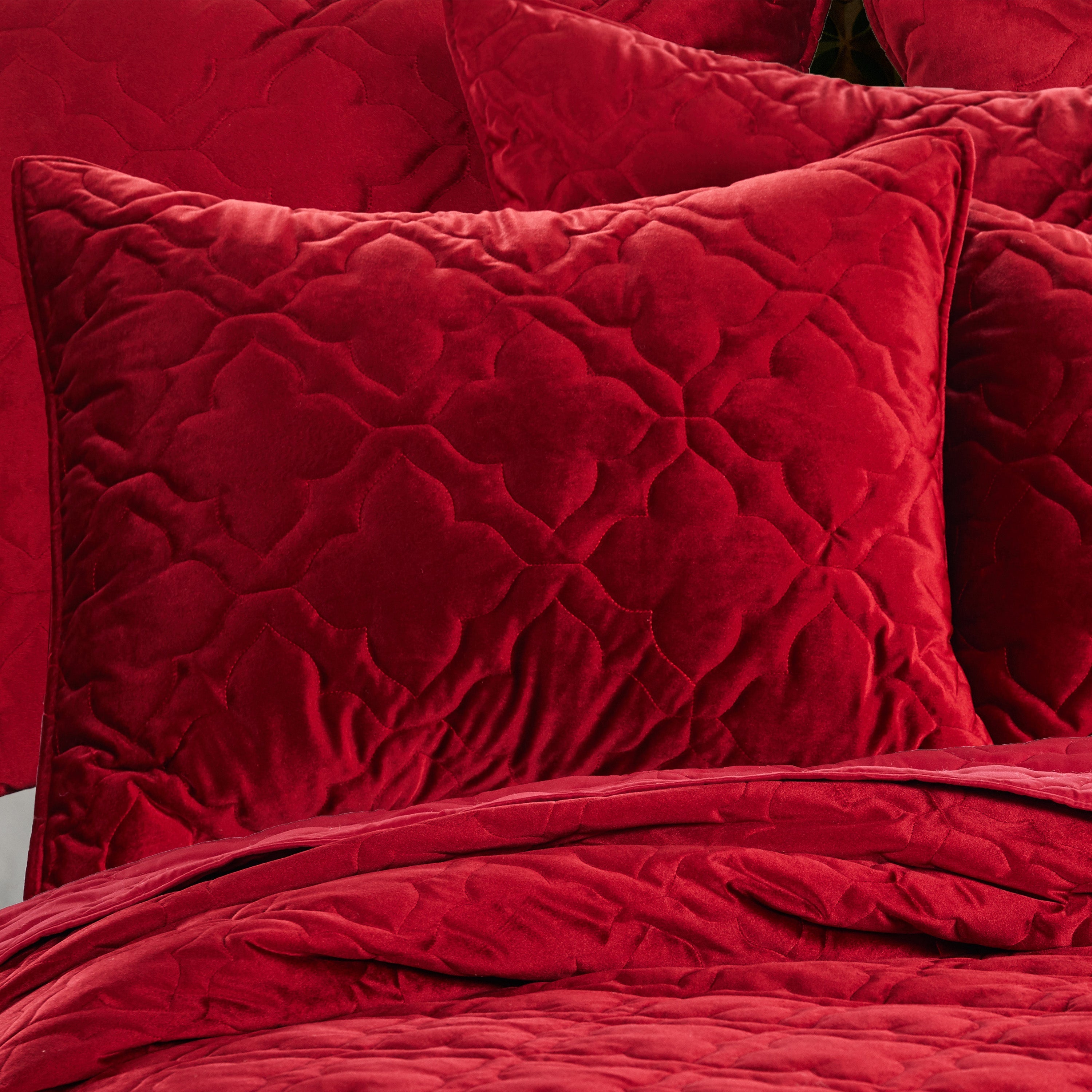 BH Caserta Velvet Red Quilt