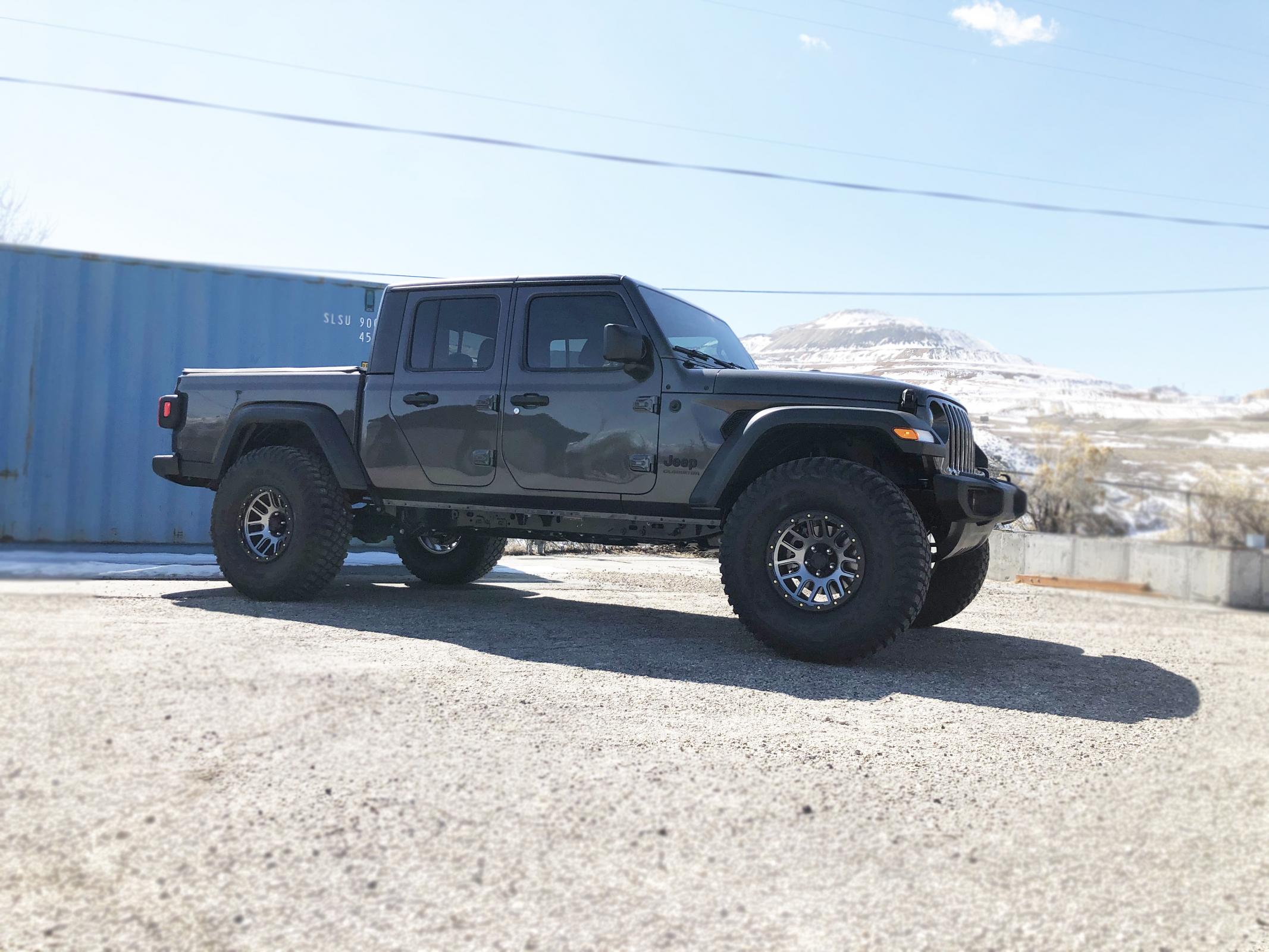 Front Leveling Kit 20-Up Jeep Gladiator w/SX8000 Shocks Tuff Country - 42206KN