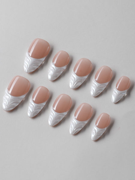 2. Ongles acryliques classiques français 3D