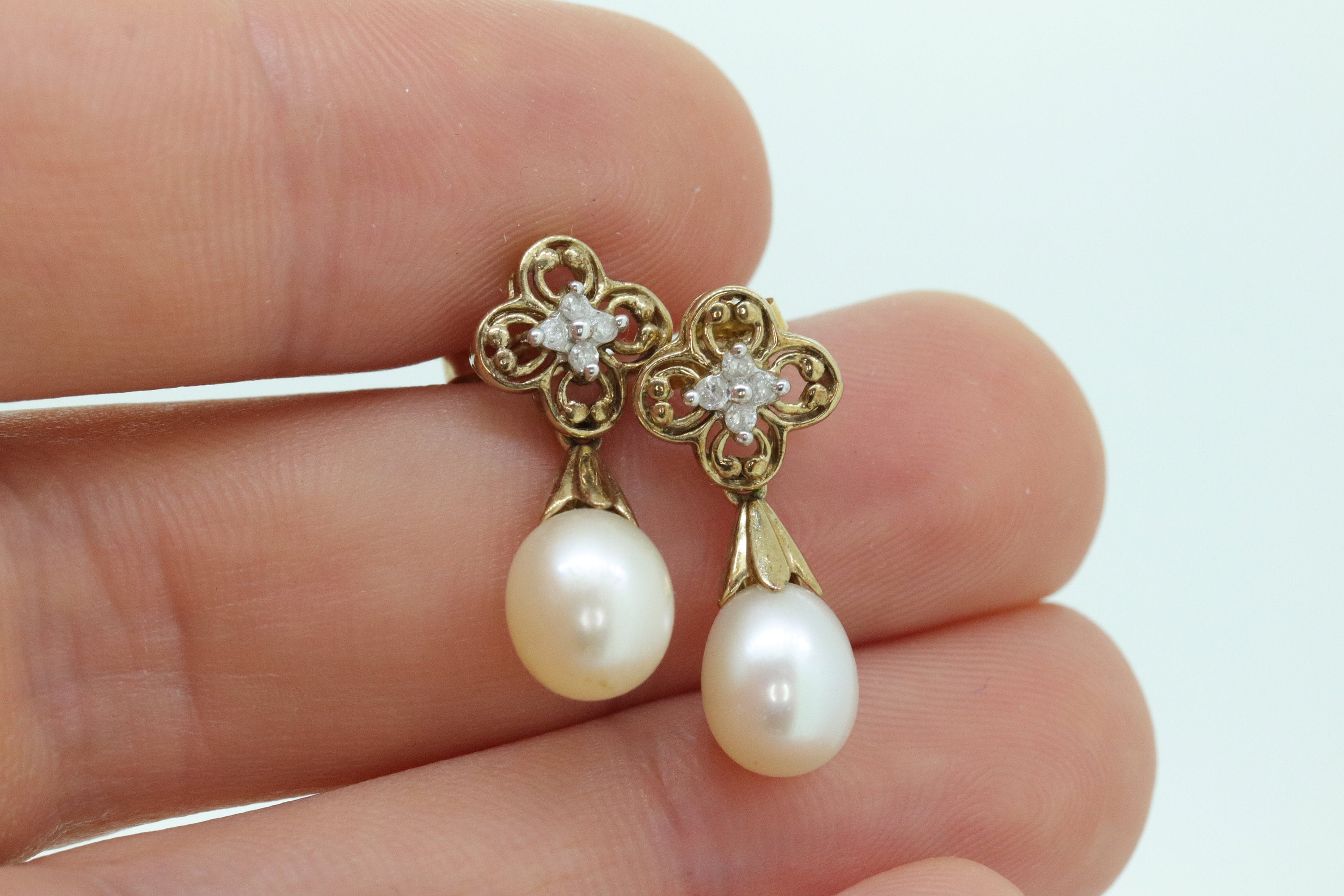 10k Pearl and Diamond earrings. Elegant and Dainty Pearl diamond dangle stud earrings. st(77/11)