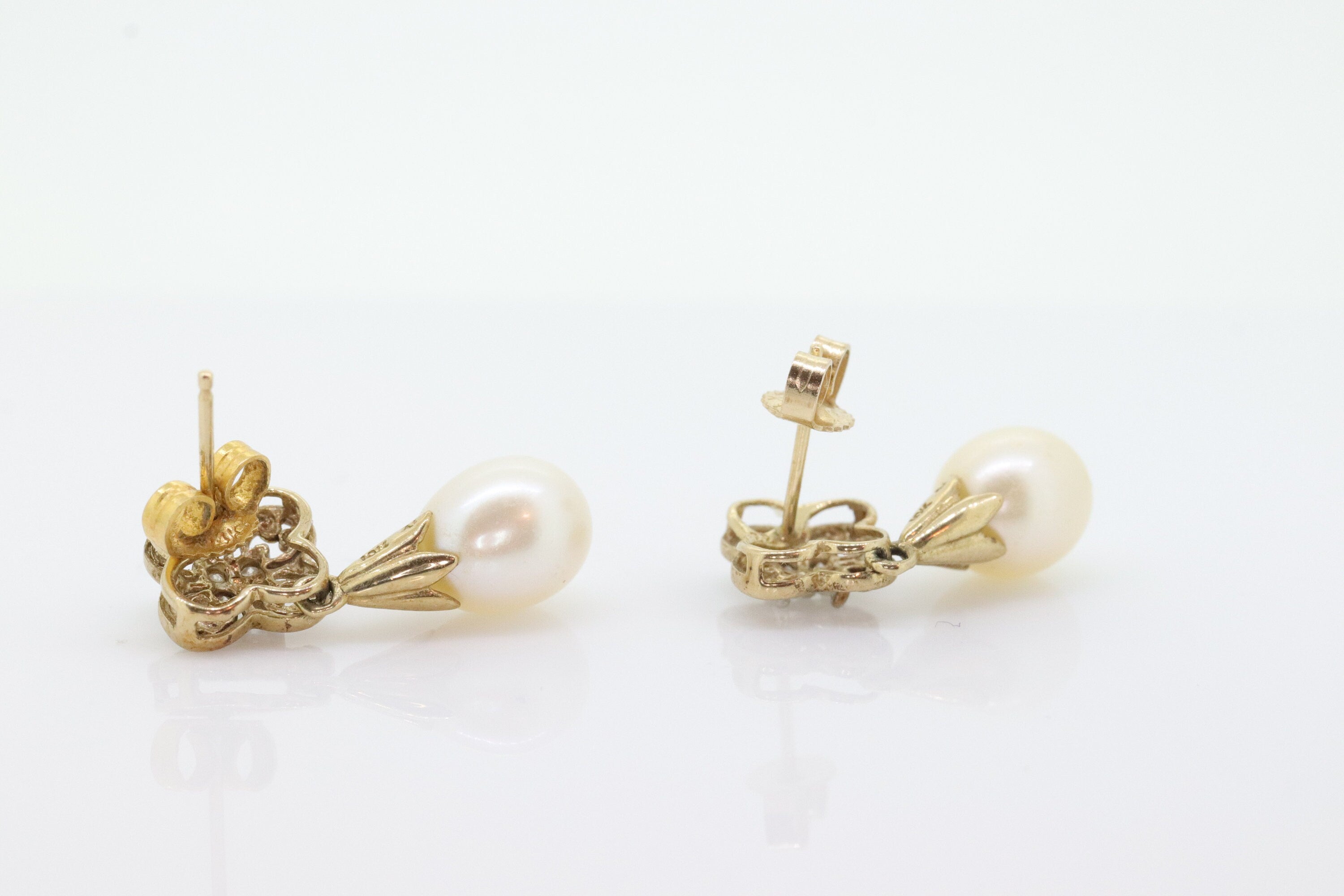 10k Pearl and Diamond earrings. Elegant and Dainty Pearl diamond dangle stud earrings. st(77/11)