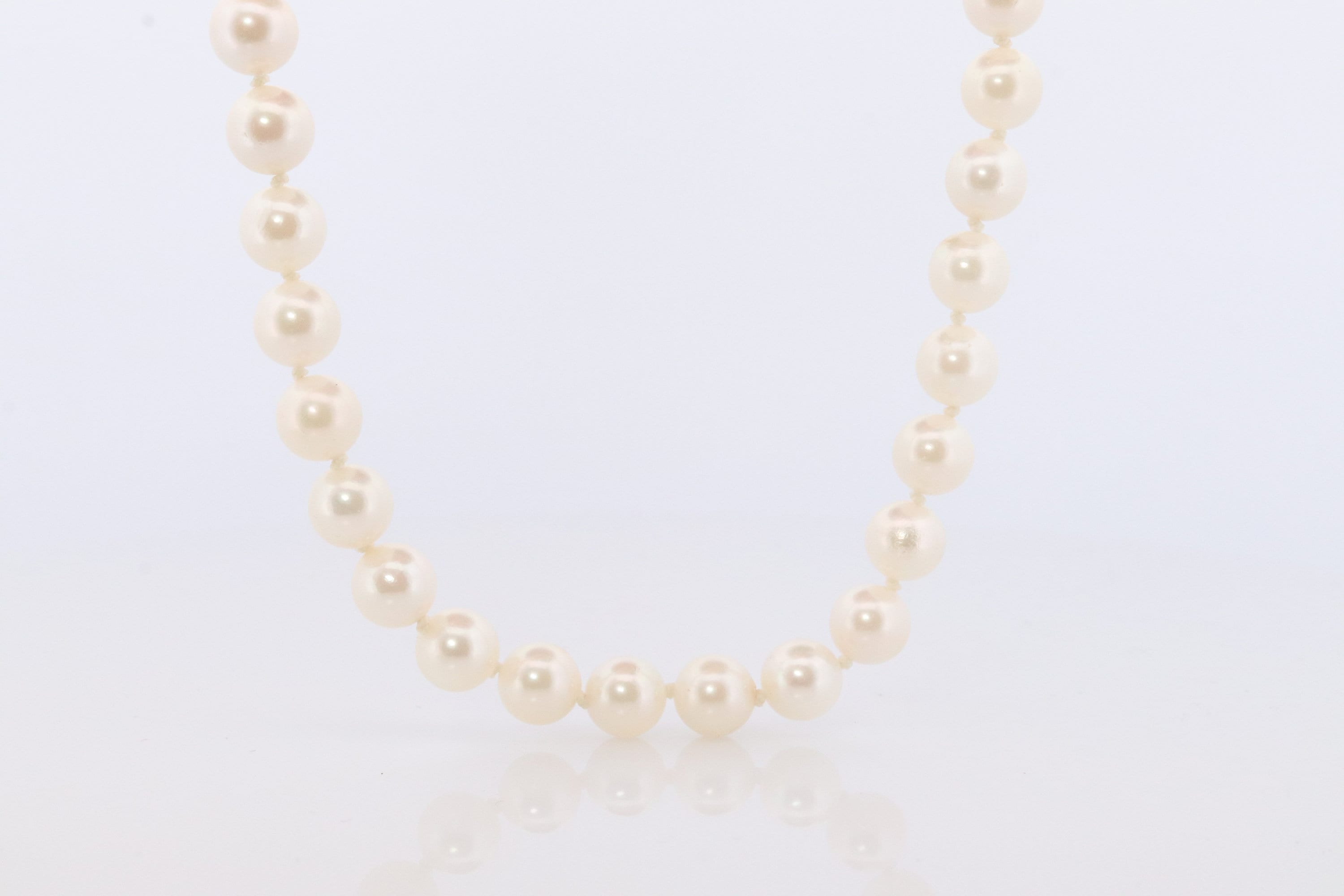 14k Akoya Pearl Necklace. 18in length 7mm AKOYA pearls with beautiful lustre.