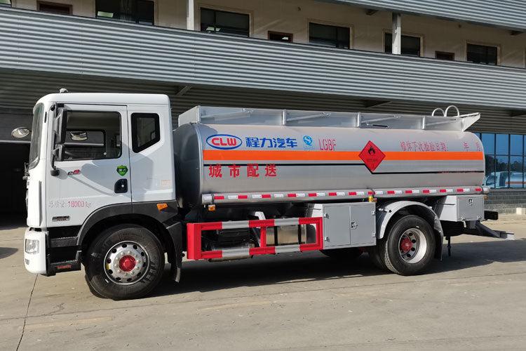 Camion-citerne d'huile Dongfeng 4*2 11000L