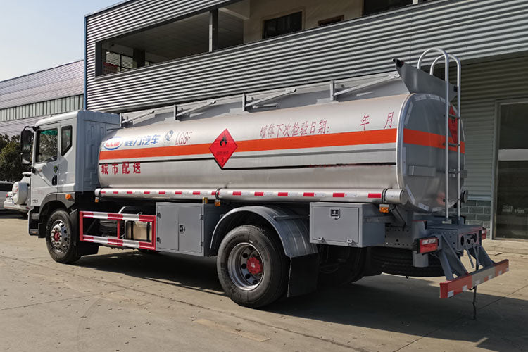 Dongfeng 4*2 11000L oil tank truck