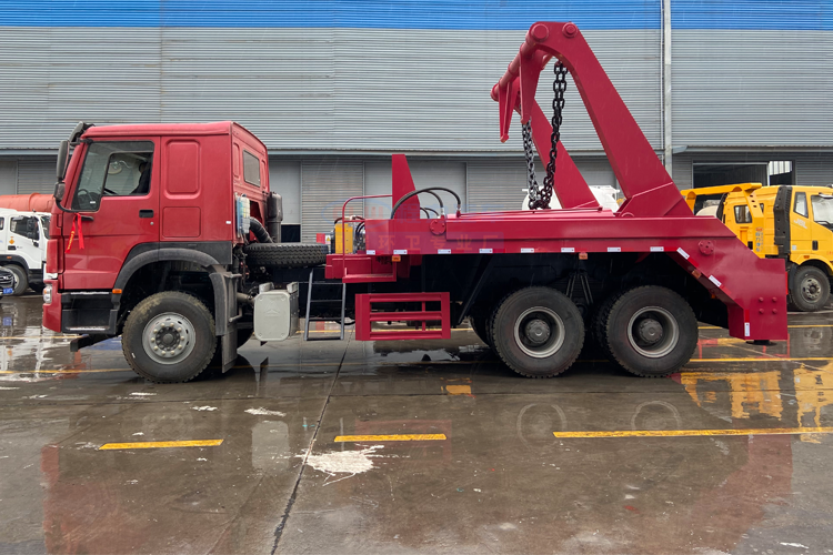 HOWO 6 * 4 Мусоровоз с поворотным рычагом