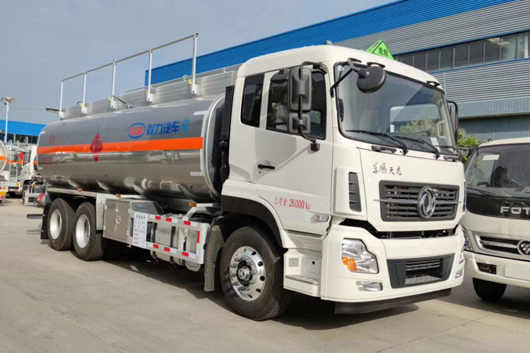 Camion de réservoir d'huile de Dongfeng 6*4 20000L