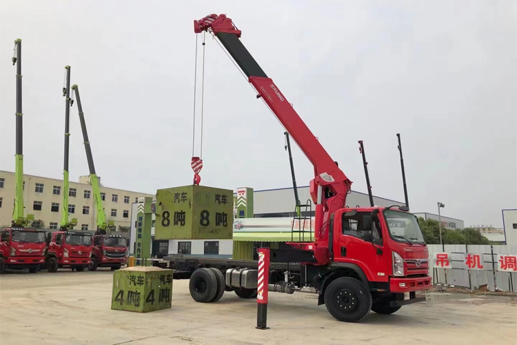 DONGFENG 6x2 Truck-mounted Crane
