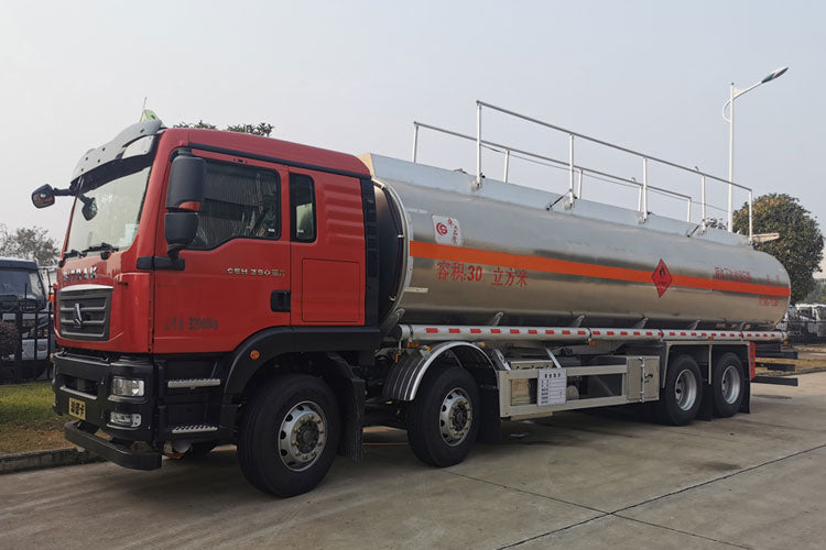 HOWO 8*4 30000L oil tank truck