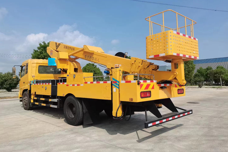 DongfengCamion d'opération à haute altitude à plate-forme hydraulique mobile 4 x 2 de 32 mètres