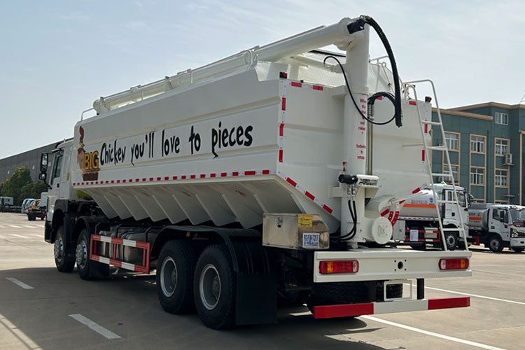 HOWO 8*4 40000L bulk feed truck