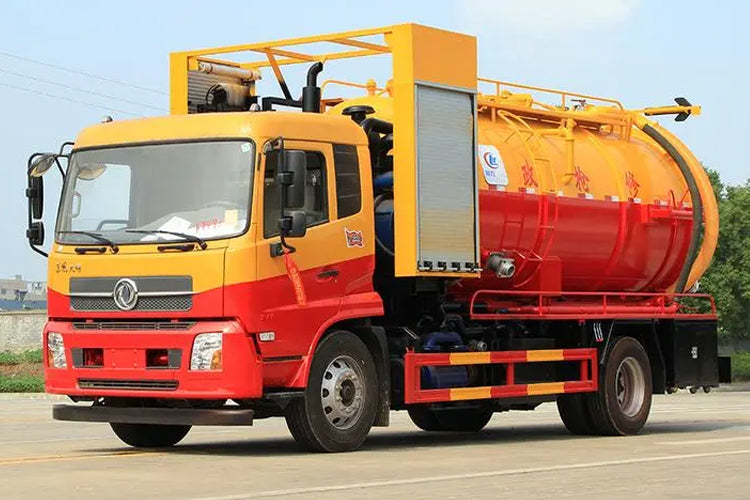 Dongfeng 4x2 sludge transport truck 4 square water tank 8 square waste tank