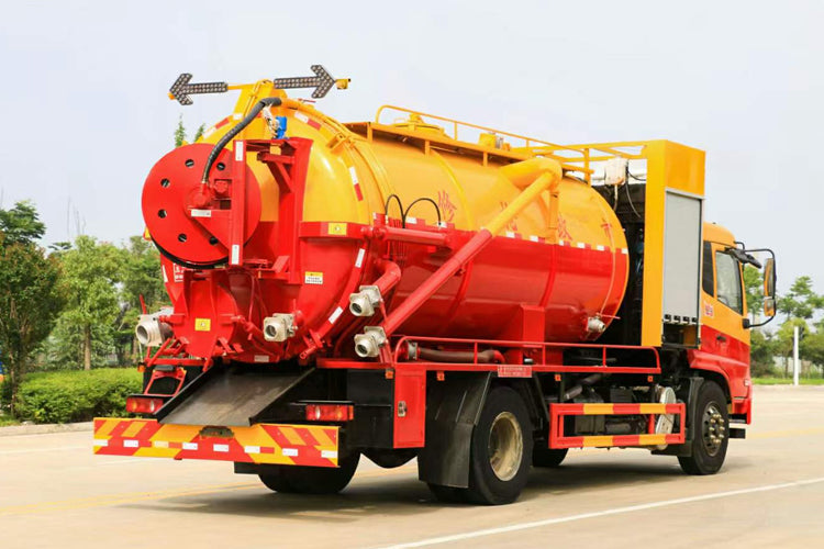 Dongfeng 4x2 sludge transport truck 4 square water tank 8 square waste tank
