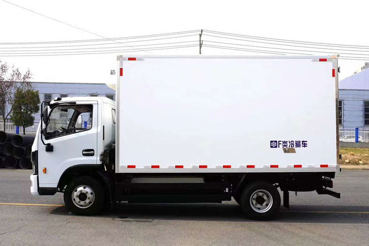 DongFeng 4X2 Refrigerator Truck van length 4m