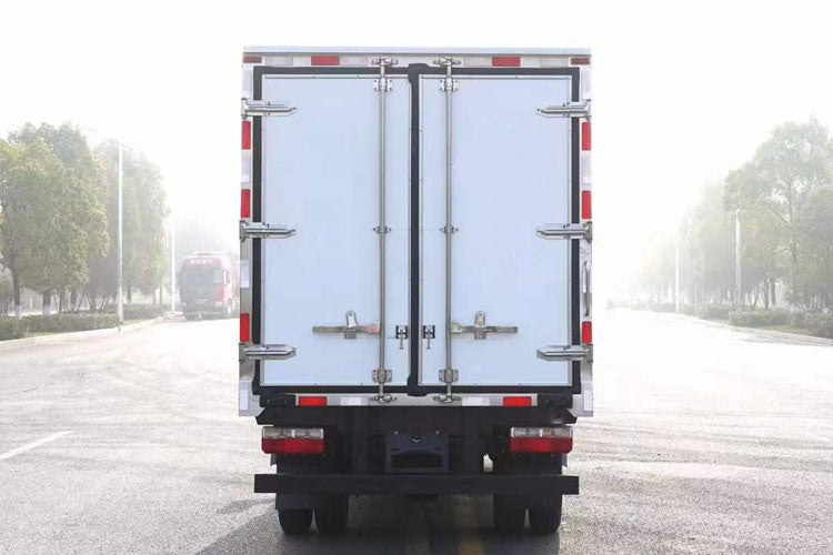 DongFeng 4X2 Refrigerator Truck van length 3.5m
