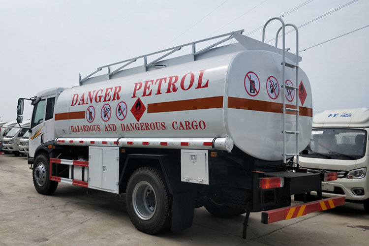 FAW 4*2 8000L oil tank truck