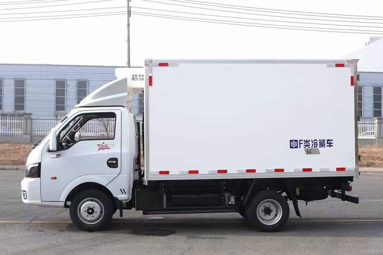 DongFeng 4X2 Refrigerator Truck van length 3m