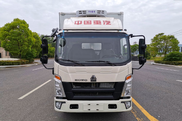 HOWO 4X2 Refrigerator Truck van length 4m