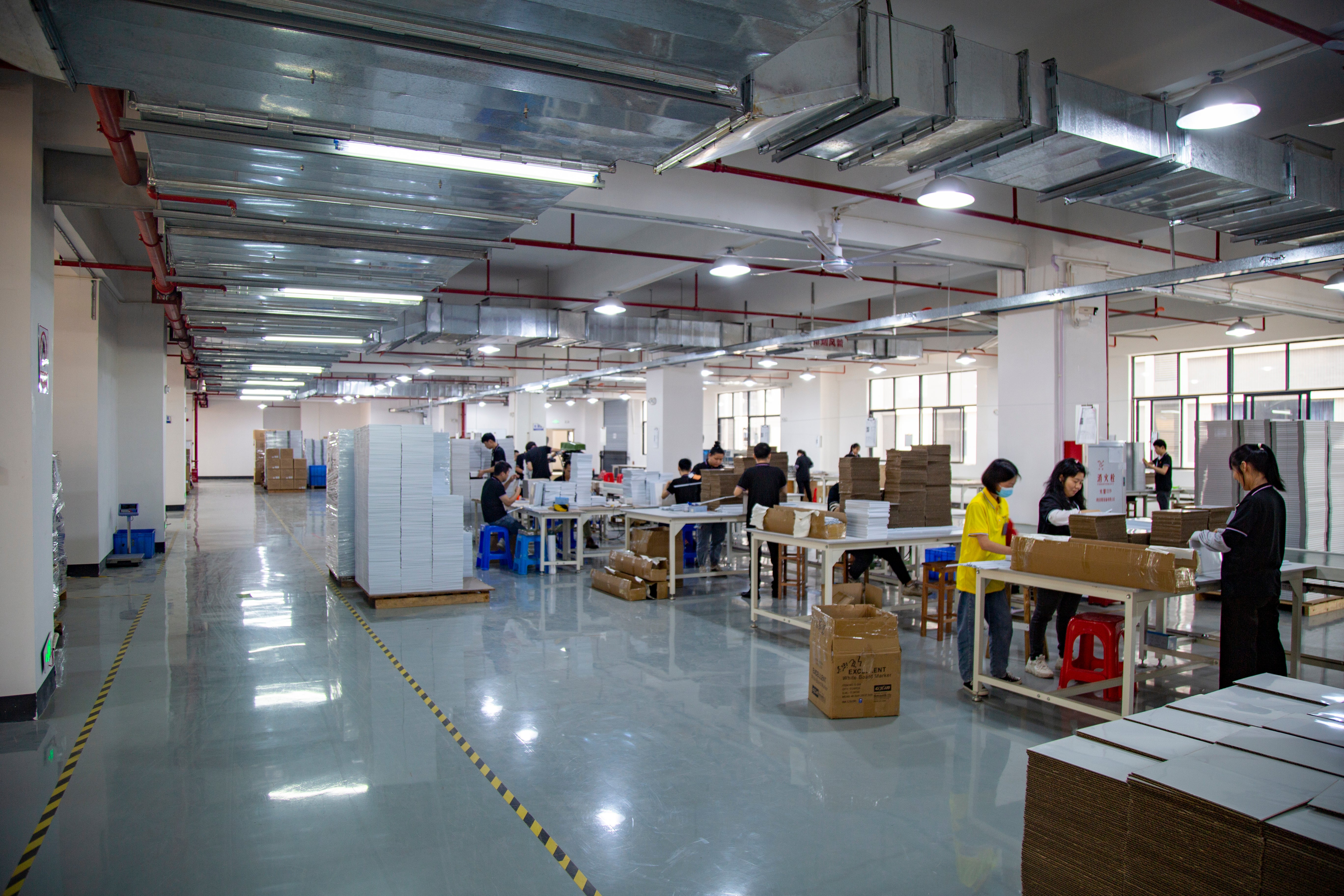 A whiteboard manufacturer with over 25 years of experience, customizing and wholesale various types of magnetic whiteboards, dry wipe whiteboards, desktop whiteboards, cork bulletin boards, and cork decorative boards.