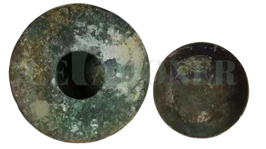 Among the unearthed artifacts, one copper artifact in particular left a deep impression on me: a copper spittoon with a copper bowl attached to its top.