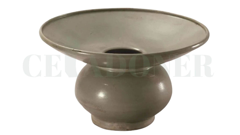 "Wuyue Kingdom Celadon Washbasin, Basin, and Spittoon Set from the Five Dynasties Unearthed from the 'Kangling' Tomb of Queen Consort Ma, Qian Yuanchan, in the Twelfth Month of the Fourth Year of Tianfu Era (940) of the Later Jin Dynasty, Lin'an, Zhejiang Province Currently held in the Lin'an District Museum, Hangzhou City"