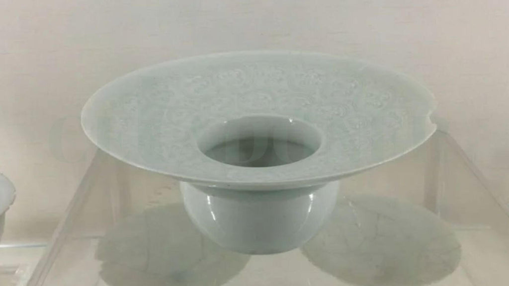 "Northern Song Dynasty Hutian Kiln Celadon Spittoon"