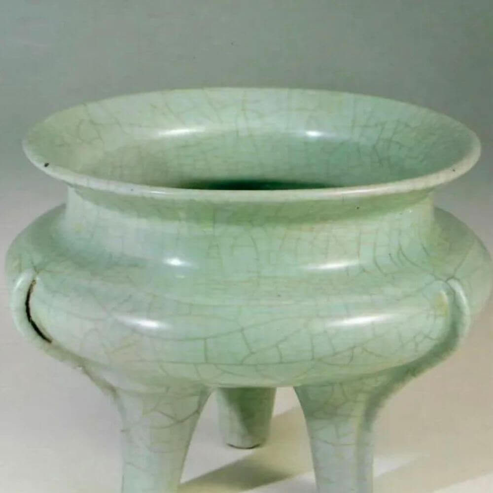 Song Dynasty Official Kiln Powder Qing Ge Furnace