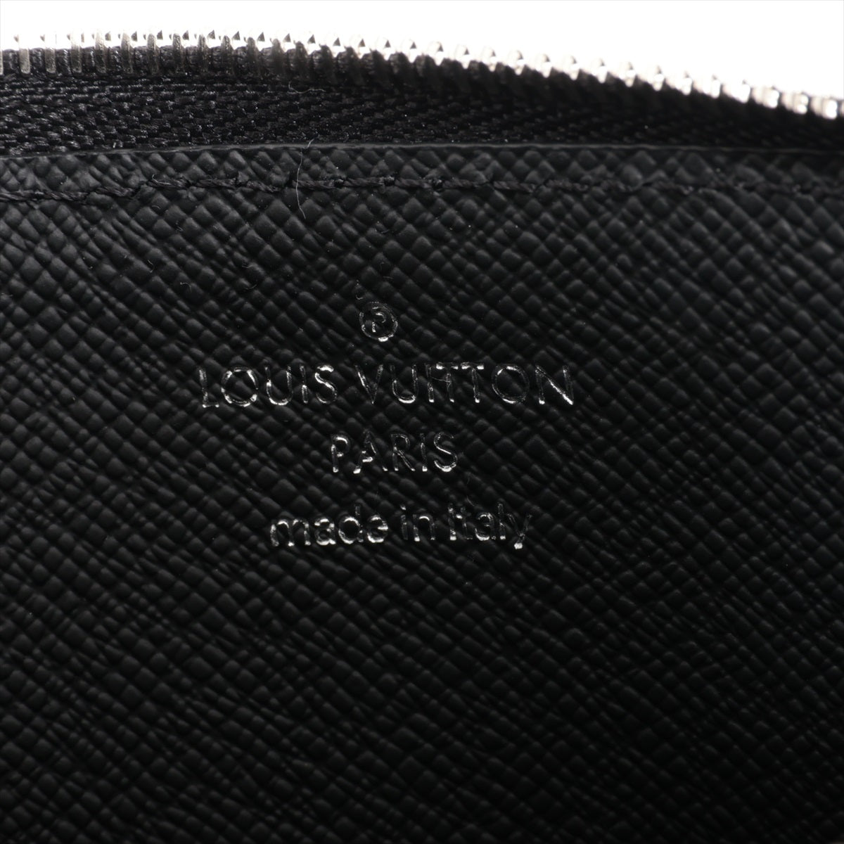 Louis Vuitton Taiga Coin Card Her M62914 Black Coin Case