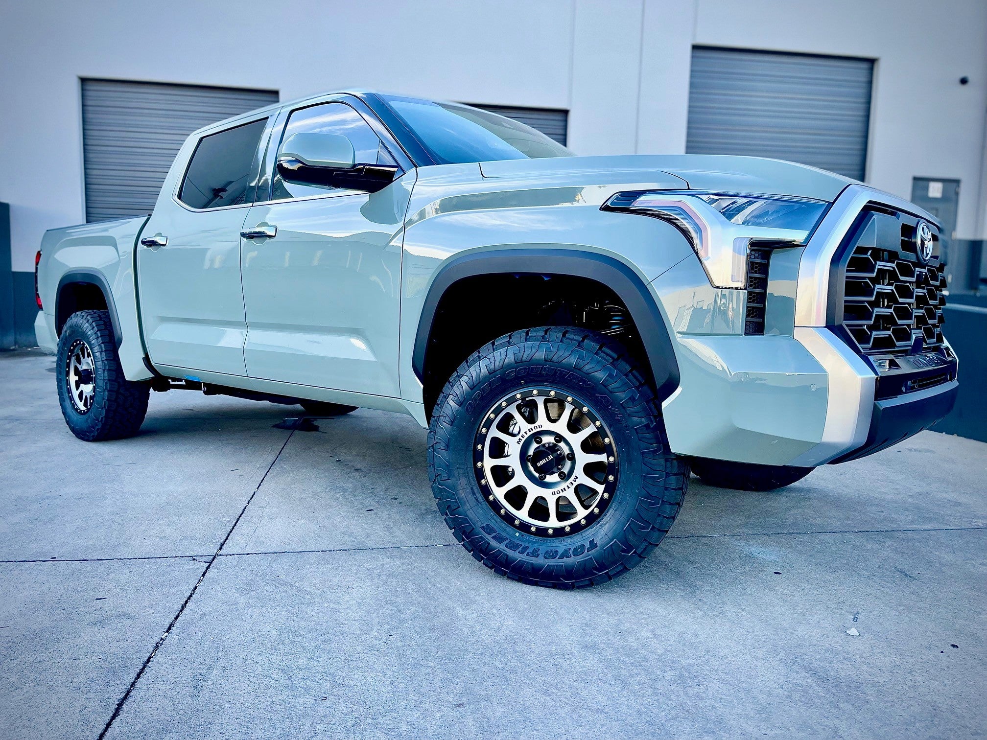 Lift Kit, Fox, Toyota, Tundra, 2022 SR5 W Black Shocks, Black Anodize